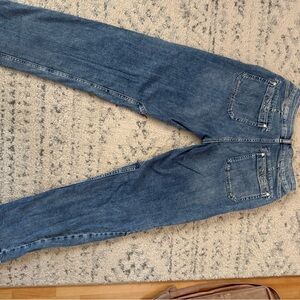 Like new women’s Pilcro Blue Denim Jeans size 28